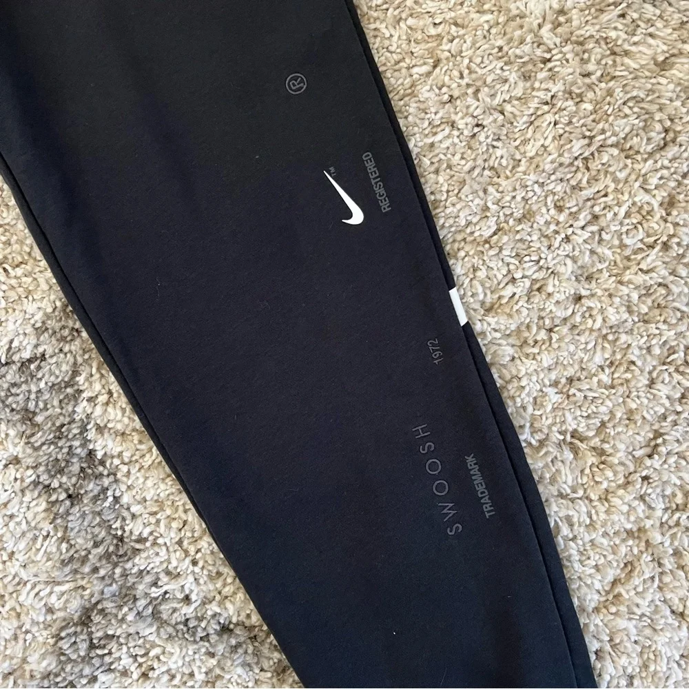 ✔️NWT✔️ NIKE Sportswear Swoosh Swoosh Logo Jogger Pants - Picture 5 of 13